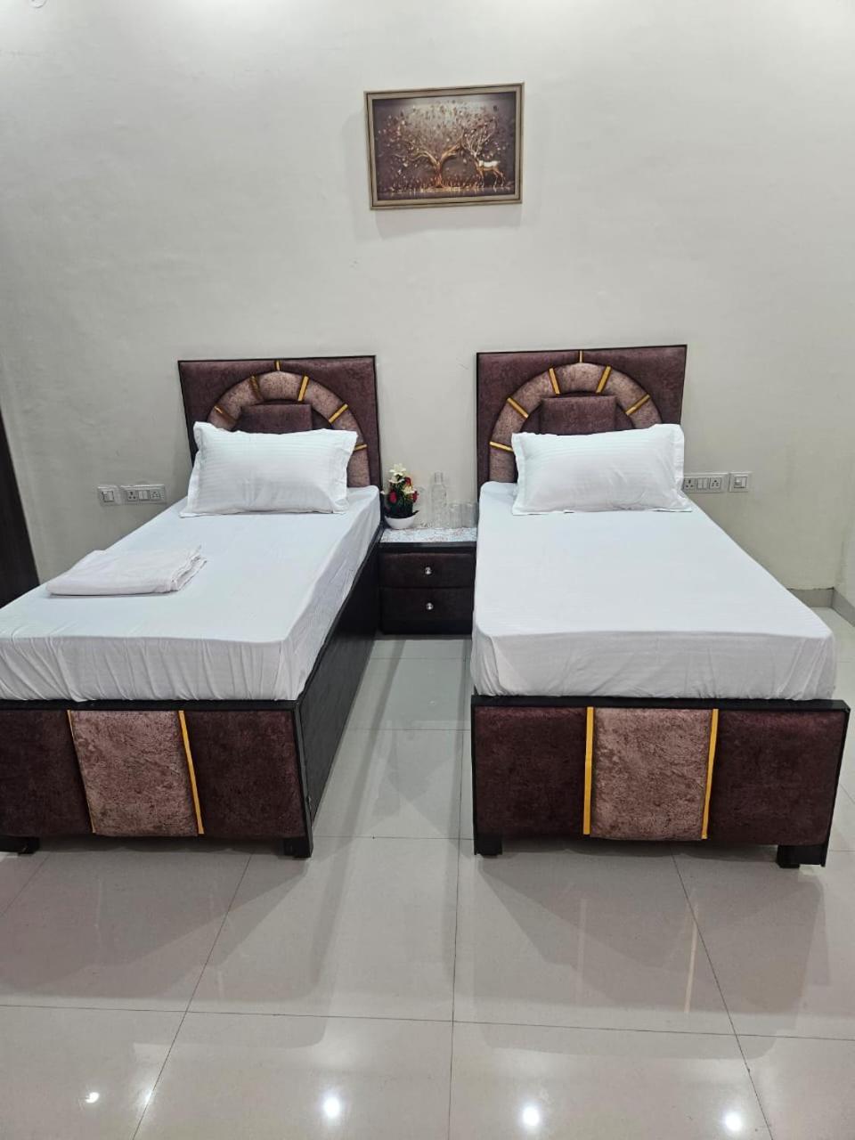Ashirwaad 249 Bed & Breakfast Грейтър Нойда Екстериор снимка