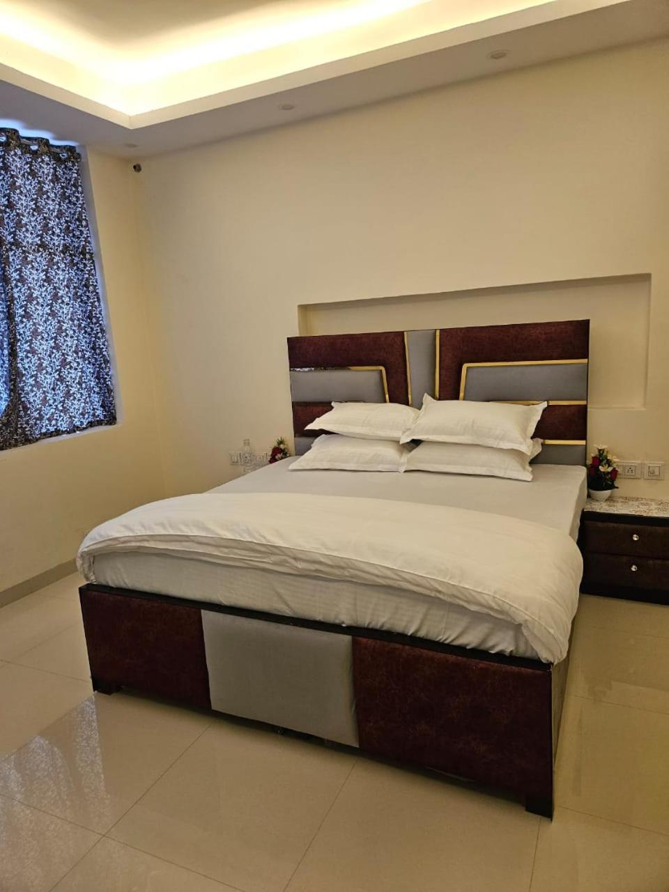 Ashirwaad 249 Bed & Breakfast Грейтър Нойда Екстериор снимка