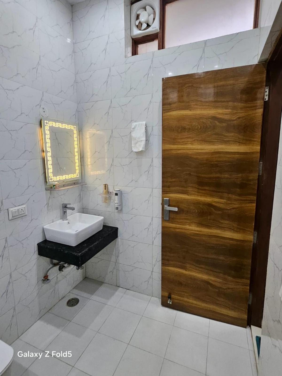 Ashirwaad 249 Bed & Breakfast Грейтър Нойда Екстериор снимка