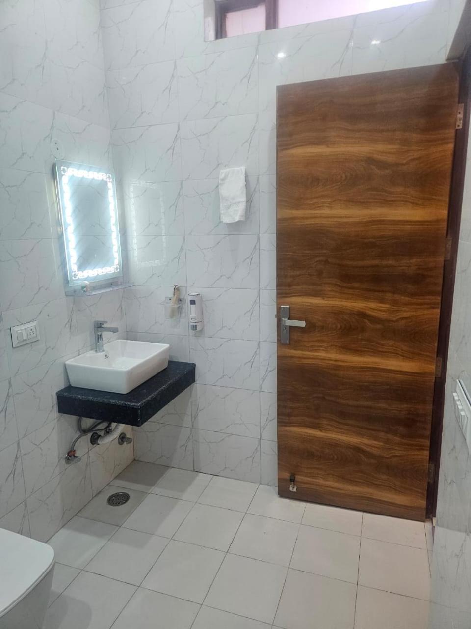 Ashirwaad 249 Bed & Breakfast Грейтър Нойда Екстериор снимка