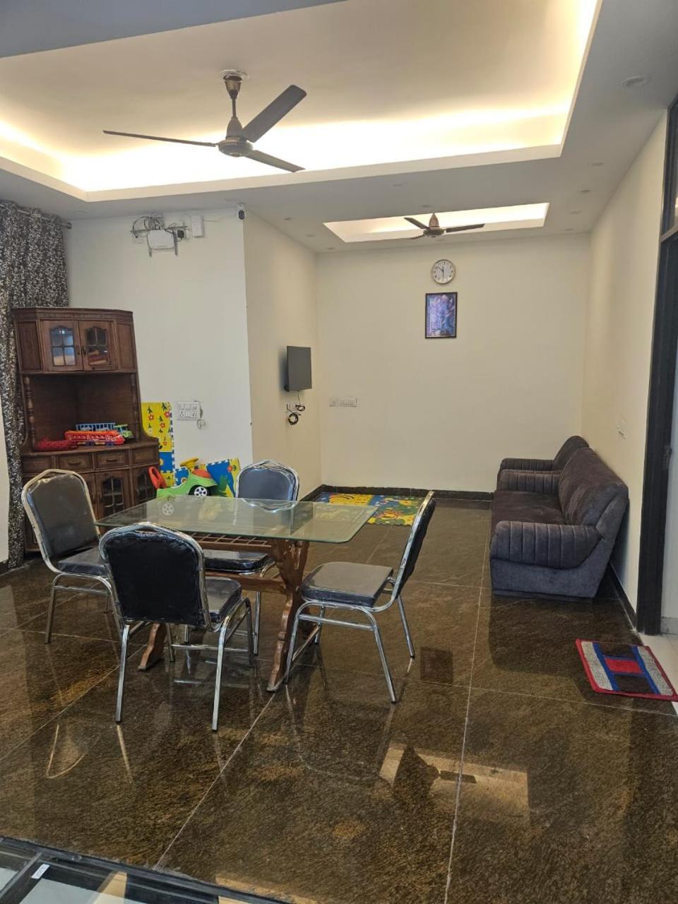 Ashirwaad 249 Bed & Breakfast Грейтър Нойда Екстериор снимка