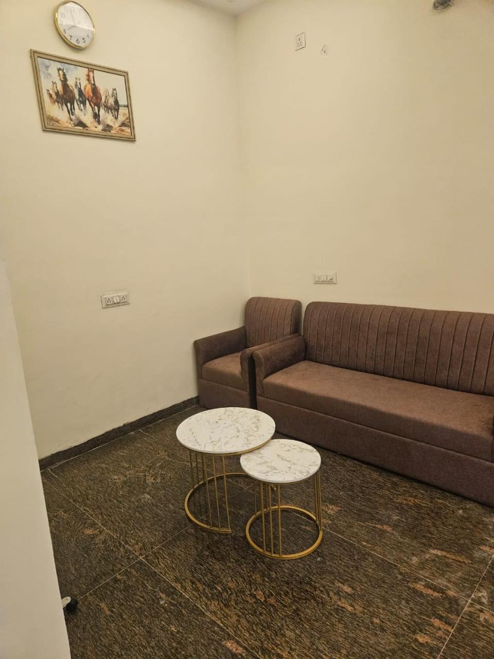 Ashirwaad 249 Bed & Breakfast Грейтър Нойда Екстериор снимка